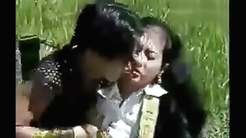 Nuj Nplhaib Thiab Ntxawm